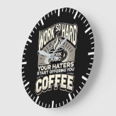 Work So懸命お客様がコーヒーを提供し始める ラージ壁時計 (傾斜)