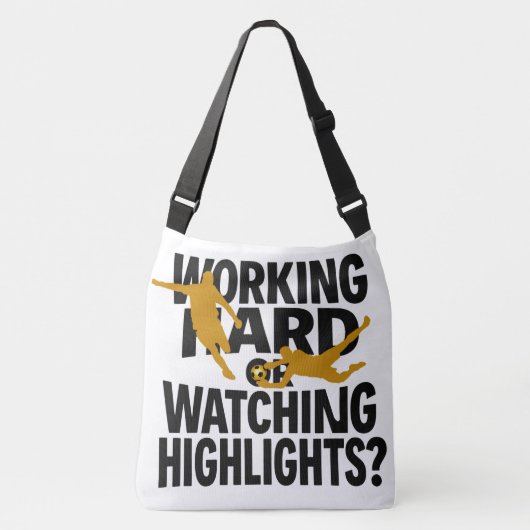 Working Hard Or Watching Highlights 面白いサッカー クロスボディバッグ (正面)