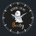 Working On My Boo Funny Halloween幽霊ジム ラージ壁時計<br><div class="desc">この感動的トレーニングギフトはボディビル、パワーリフティング素晴らし、重量挙げ、強度訓練、エクササイズ、リフティングとフィットネスの愛好家のための贈り物！これは、体重を持ち上げて利益を得るのが大好きなお客様の近くのボディビルダー、重量挙げ機またはパワーリフターのための完璧な贈り物である！</div>