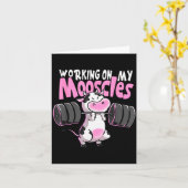 Working On My Mooscles Funny Gym Cow Weightlifting カード (黄色い花)