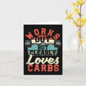 Works Out But Clearly Loves Carbs Funny Low Carb G カード (黄色い花)