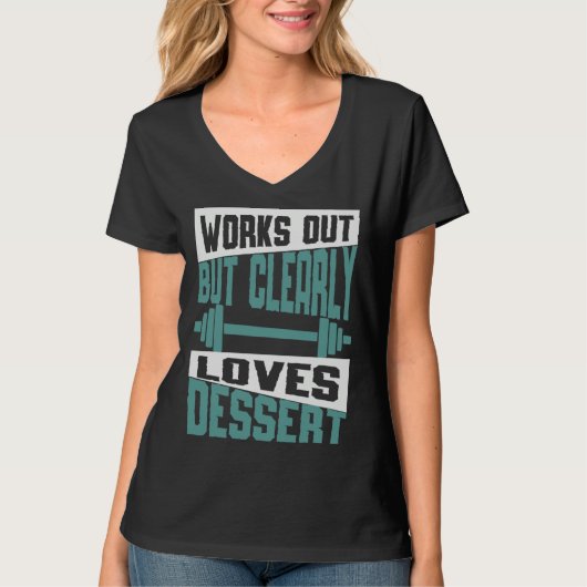 Works Out But Clearly Loves Dessert Workout Fitne Tシャツ (正面)