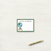 World Globe on Stack of Books先生 ポストイット (デスク上)