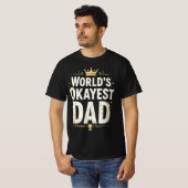 World’s Okayest Dad Funny Trophy Sarcastic Shirt Tシャツ (正面フル)