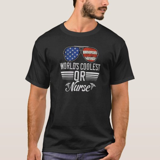 World´s Okayest OR Nurse American Flag Patriotic U Tシャツ (正面)