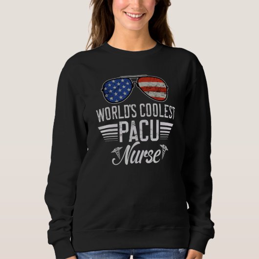 World´s Okayest PACU Nurse American Flag Patriotic スウェットシャツ (正面)