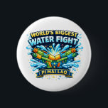 World's Biggest Water Fight – Pi Mai Lao 缶バッジ<br><div class="desc">Pi Mai Lao is known as the world’s biggest water fight! Celebrate Lao New Year with this fun festival shirt inspired by the famous water celebration across Laos and Southeast Asia.</div>