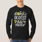 World's Okayest Beekeeper   Tシャツ (正面)