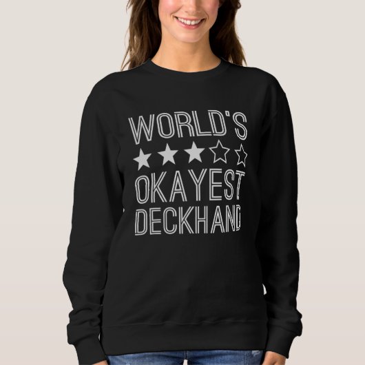 Worlds Okayest Deckhand Funny Deckhand スウェットシャツ (正面)