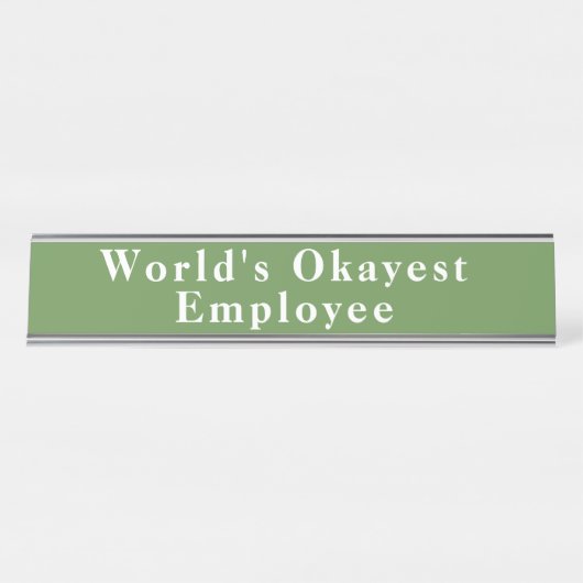 World's Okayest Employee おもしろい Nameプレート デスクネームプレート (正面)