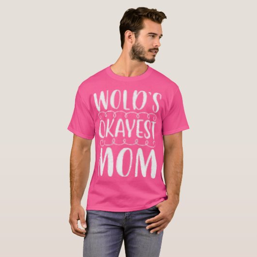 Worlds okayest mom gift tシャツ (正面フル)