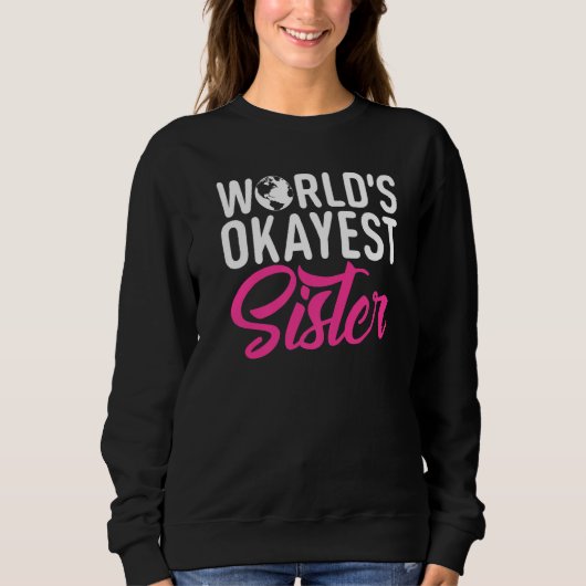 Worlds okayest Sister スウェットシャツ (正面)