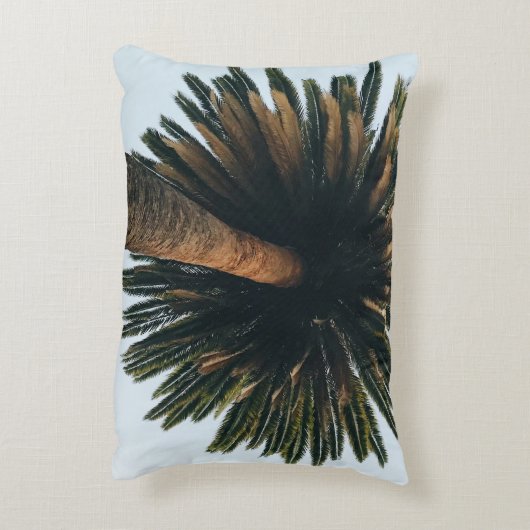 Worm eye photography of palm tree アクセントクッション (裏面(縦))