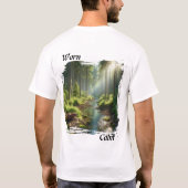 Worn Calm | 松林の小川に佇むビーバー Tシャツ (裏面)