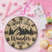 Worry Less Wander More Rustic Mountain Cabin ペーパープレート (パーティー)