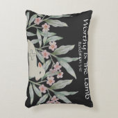 Worthy Is The Lamb Round Accent Pillow アクセントクッション (正面(垂直))