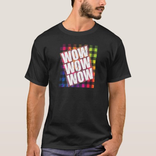 WOWフリーデイWOW WOW WOW TieDyeプレイドミーム引用文 Tシャツ (正面)