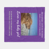 Wrapped in Her Gentle Light フリースブランケット (正面(横))