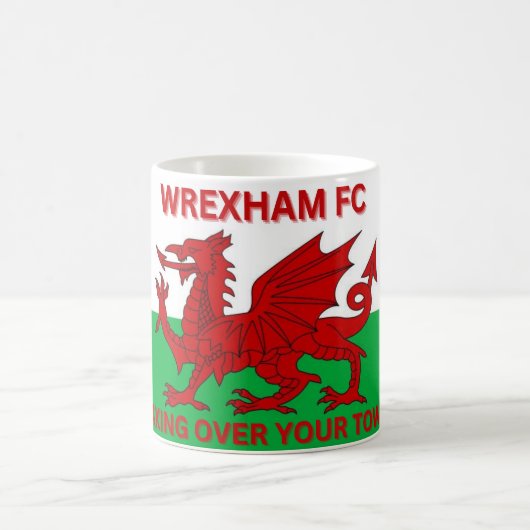 Wrexham Fcがあなたの町を乗っ取る コーヒーマグカップ (中央)