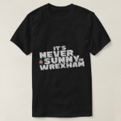 Wrexham、Wrexhamのサポーターでは決して晴れない Tシャツ (デザイン正面)