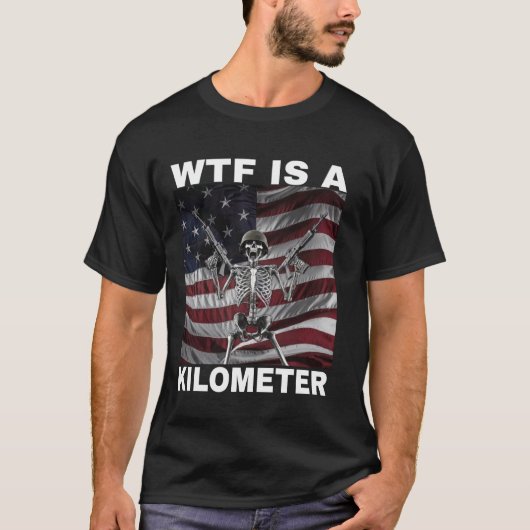 WTFは1キロのアメリカの骨格おもしろいである Tシャツ (正面)