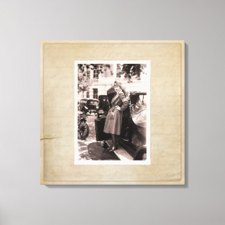WW1レトロヴィンテージ赤十字ナースとアンティーク車 キャンバスプリント