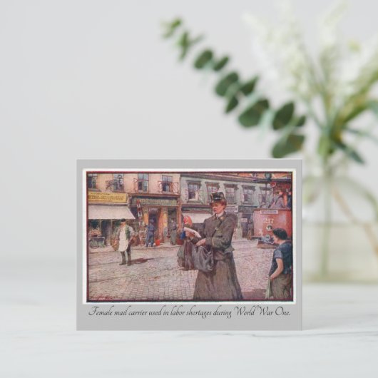 "WW1 Female Mail Carrier" ポストカード (スタンド正面)