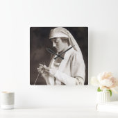 WWIナース編み物セーター スクエア壁時計 (ホーム)