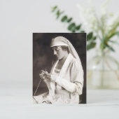 WWIナース編み物セーター ポストカード (スタンド正面)