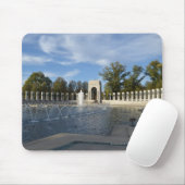 WWIIの記念物の噴水。 大西洋の側面 マウスパッド (マウス)
