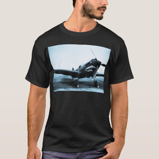 WWIIフライング・タイガースCurtiss P-40の戦闘機 Tシャツ (正面)