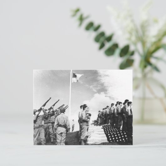 WWII兵士に対する敬礼落ちた ポストカード (スタンド正面)