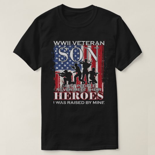 Wwii退役軍人誇りを持ったソンパパママ米国国旗TシャツWWII Tシャツ (デザイン正面)