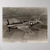 WWII P-51 Mustang in Flight ポスター (正面)