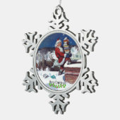 Wyeth – クリスマスのために本を配達するサンタ。 スノーフレークピューターオーナメント (右)