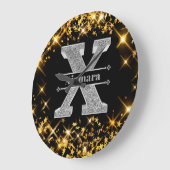 Xイニシャルパーソナライズされたシルバーモノグラムあなたの名前 ラージ壁時計 (傾斜)