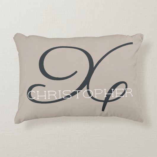 Xイニシャル カリグラフィー ネーム タウペ タン ニュートラル シック アクセントクッション (正面)