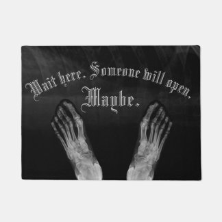 X光線の放射線学の医学の足は玄関マットをここに待っています ドアマット