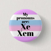 Xe Xem(ゼ・ゼム)- ビジェンダー フラッグ 私の代名詞は Xe Xem 缶バッジ (正面)