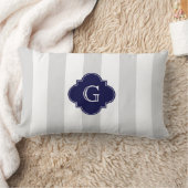 XL Ltグレーホワイトネイビストライプークローバーモノグラム ランバークッション (ブランケット)