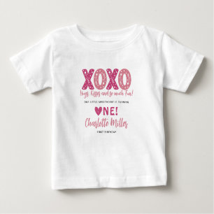 XOXOハグ&キスバレンタインデー1st誕生日 ベビーTシャツ