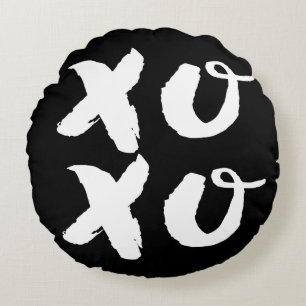 XOXOハグ&キスブラシタイポグラフィブラック ラウンドクッション