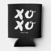 XOXOハグ&キスブラシタイポグラフィブラック 缶クーラー (正面)