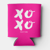 XOXOハグ&キスブラシタイポグラフィマゼンタ 缶クーラー (正面)