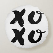 XOXOハグ&キス | ブラシタイポグラフィ円枕 ラウンドクッション (裏面)