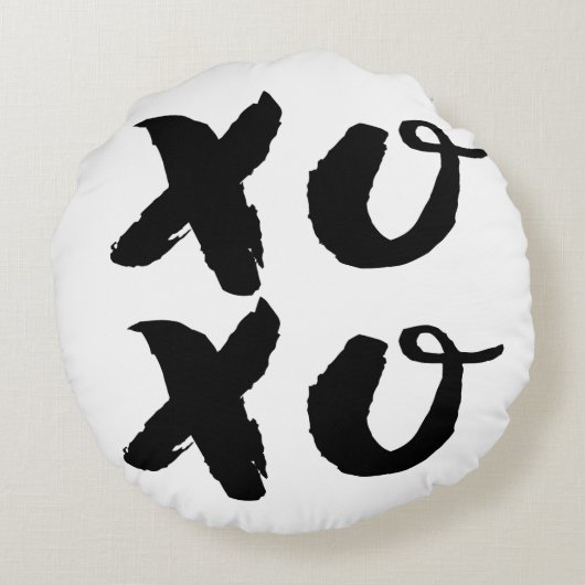 XOXOハグ&キス | ブラシタイポグラフィ円枕 ラウンドクッション (裏面)
