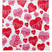 XOXOバレンタイン赤いハートピンクハグキスホワイト シャワーカーテン (正面)