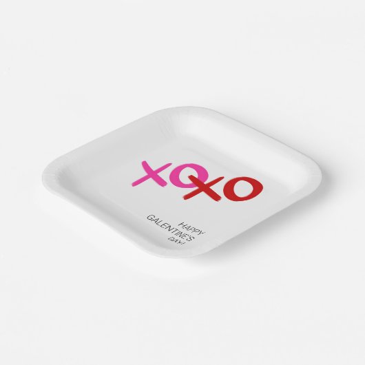 XOXOピンクと赤のハグとキスガレンティンパーティー ペーパープレート (傾斜あり)