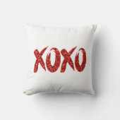 XOXOレッドグリッター | Glam Brushstroke Hugとキス クッション (正面)