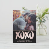 XOXO赤面ピンク |ブラッシュストロークのバレンタイン写真 シーズンカード (スタンド正面)